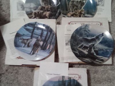 Decorative Plates Wolves and Owls