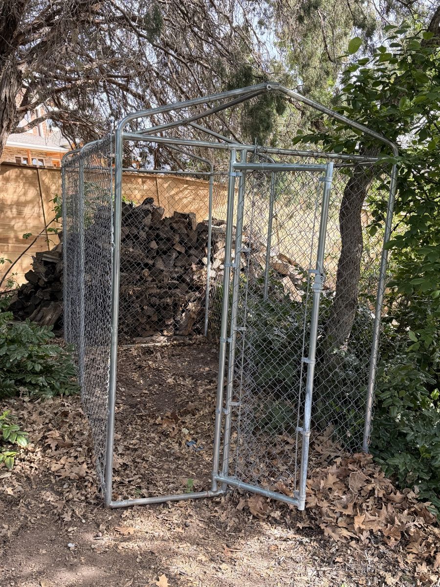 Dog run/ dog kennel