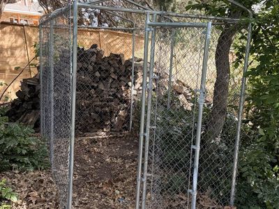 Dog run/ dog kennel