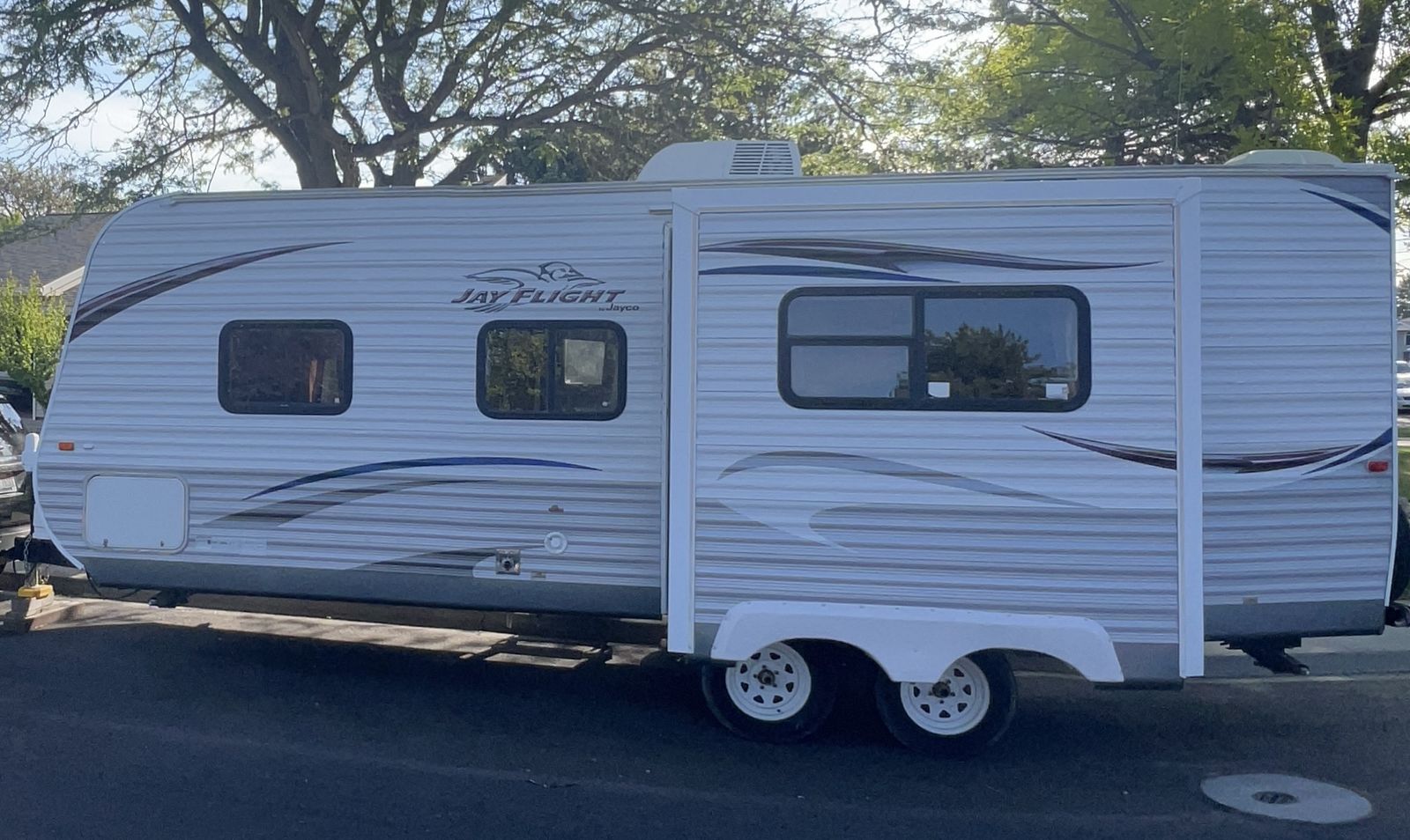 Jayco Jay Fight Camp Trailer with Slide-out
