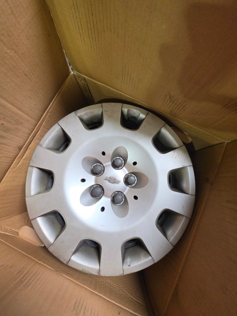 Chevy Caprice hubcaps and wheels 4 total