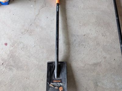 Fiskars Flat Spade (D-handle)