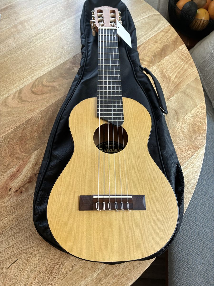 Kids Yahama Acoustic Guitar GL1