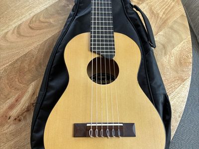Kids Yahama Acoustic Guitar GL1