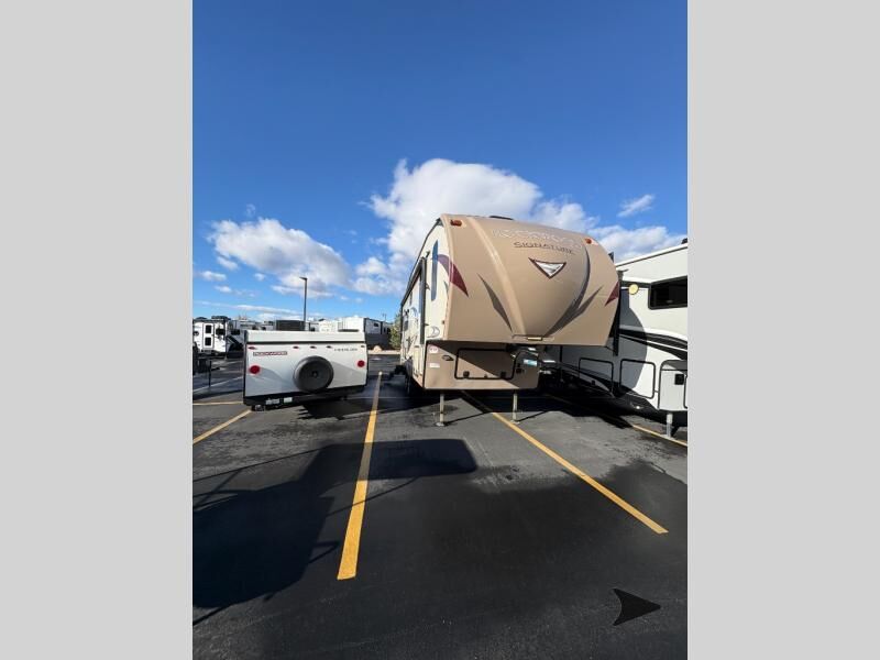2017 Forest River RV Rockwood Signature Ultra Lite 8244BS