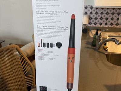 Dyson Airwrap ID Curly and Coily (Ceramic Topaz Apricot) Brand new & factory sealed