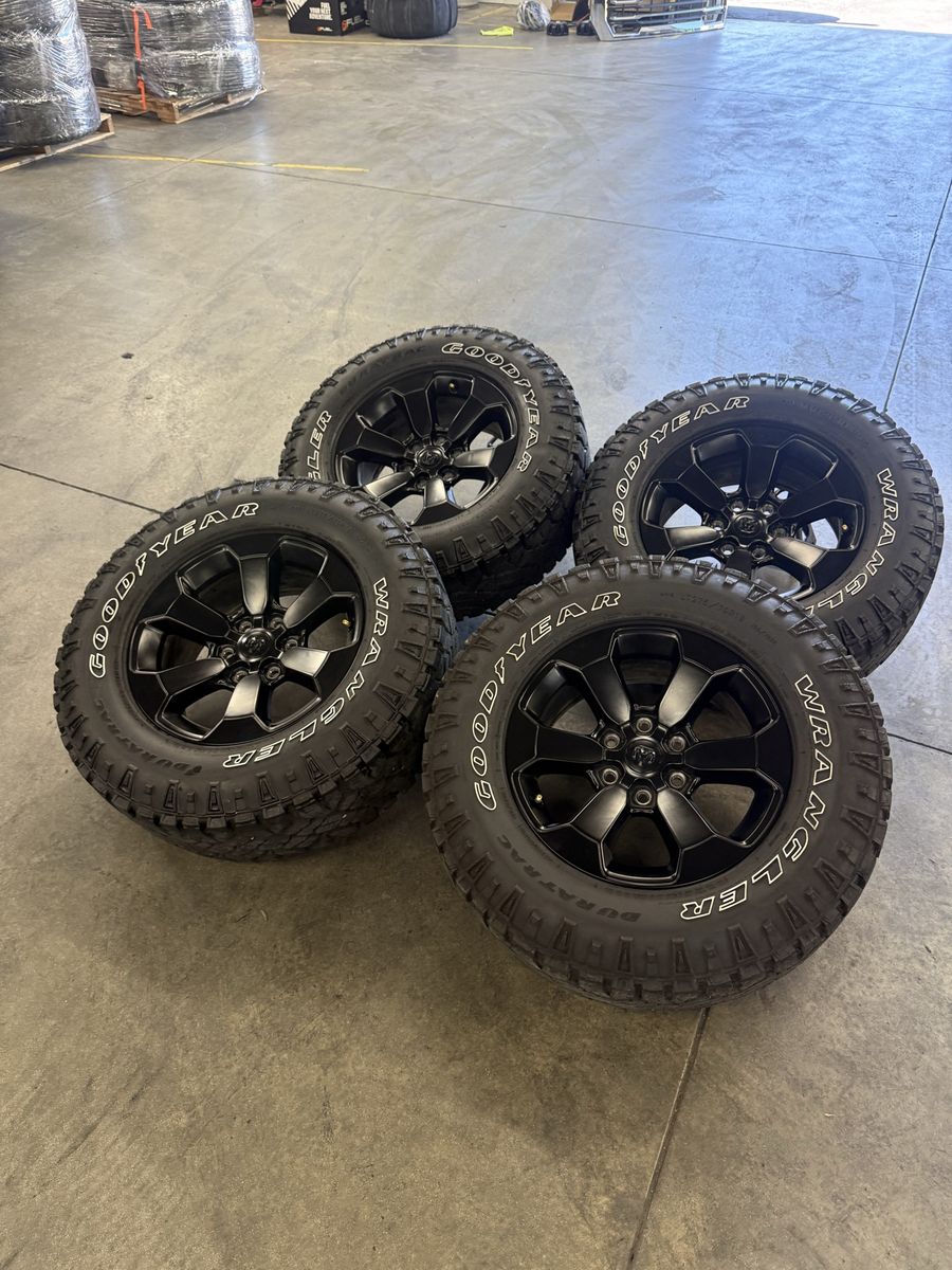 LIKE NEW 2026 ram rebel 1500 OEM 18in/ 275/70/18 tires