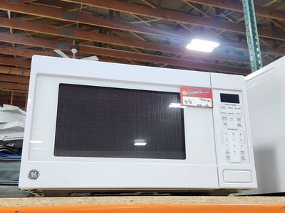 NICE WHITE GE COUNTER TOP MICROWAVE!