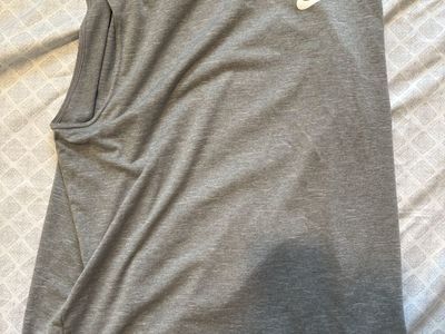 Nike Swim Dri-FIT Sleeveless Shirt Men's Small Gray Athletic Top