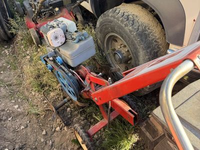 Lawn and garden tractors