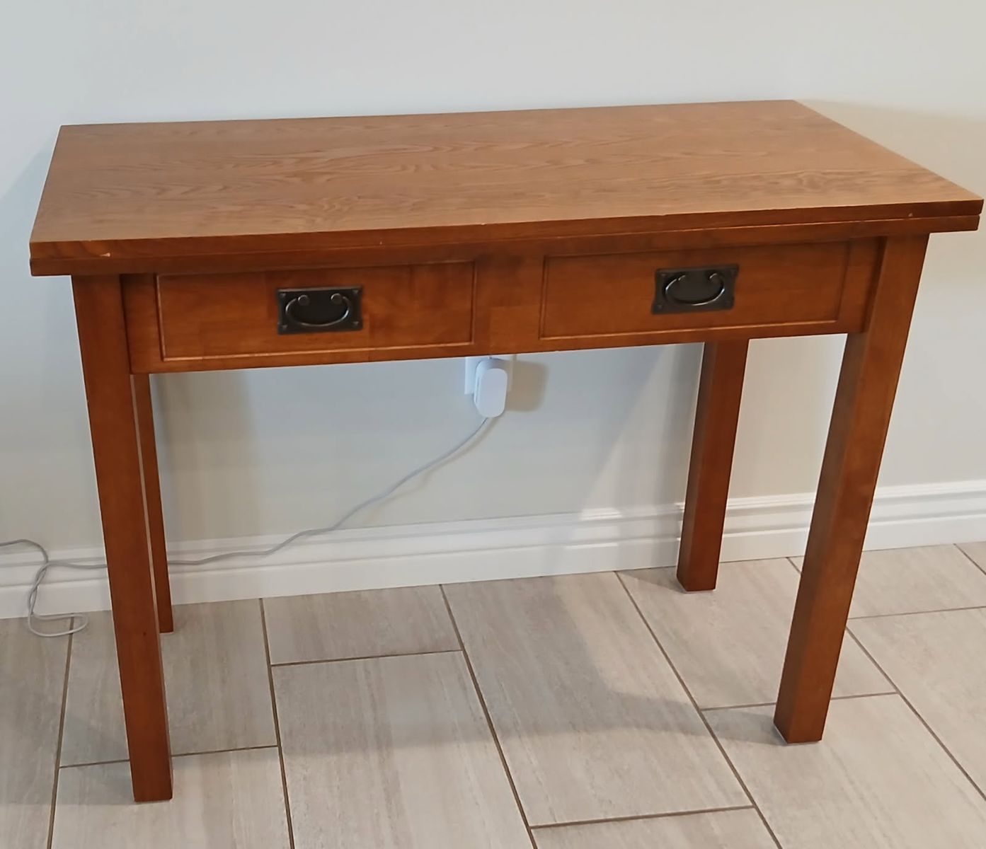 Expanding sideboard table