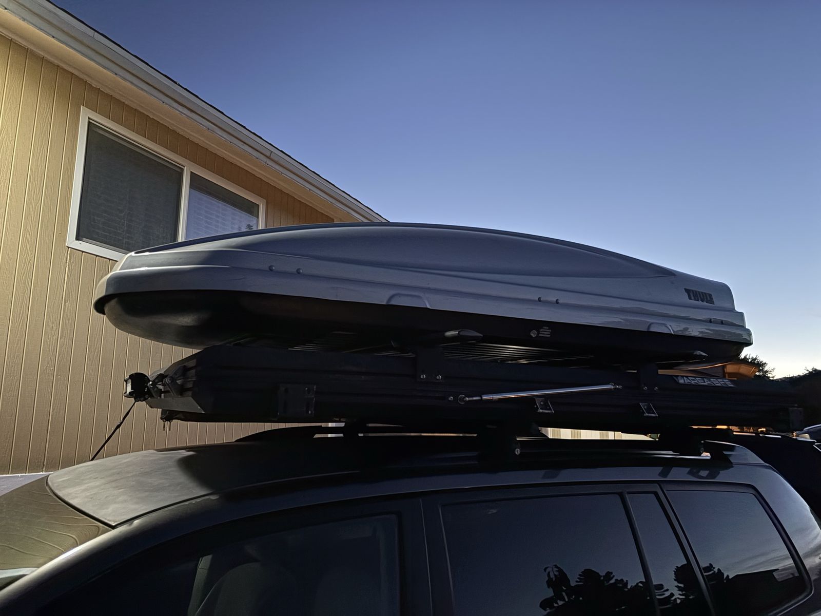Thule 2100 Atlantis cargo box   