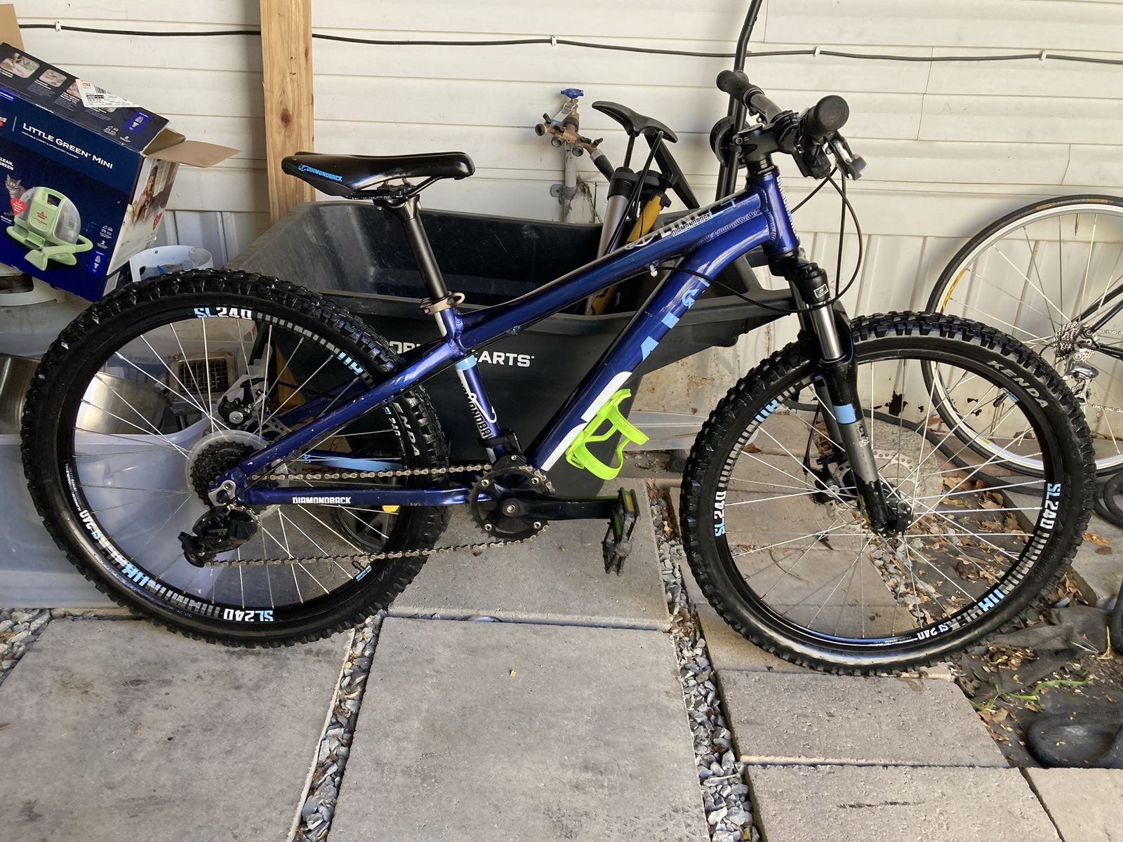 Diamondback line 24inch kids mountain bike