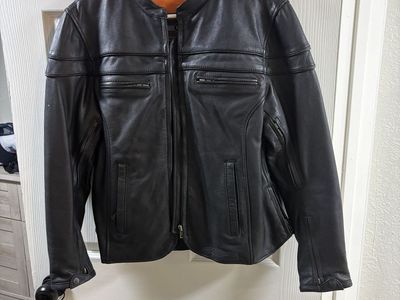 Women’s Large, fits like a medium