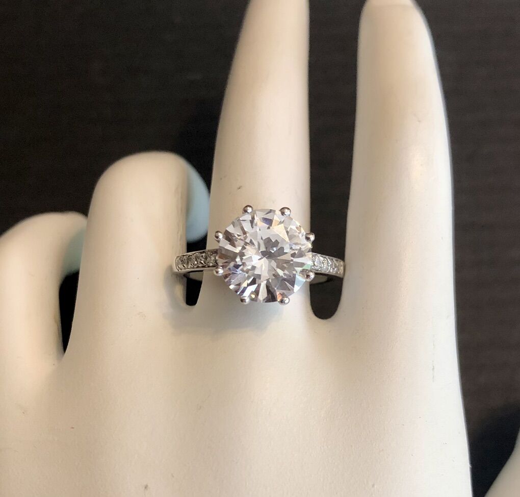 Gorgeous Iconic Diamond Ring