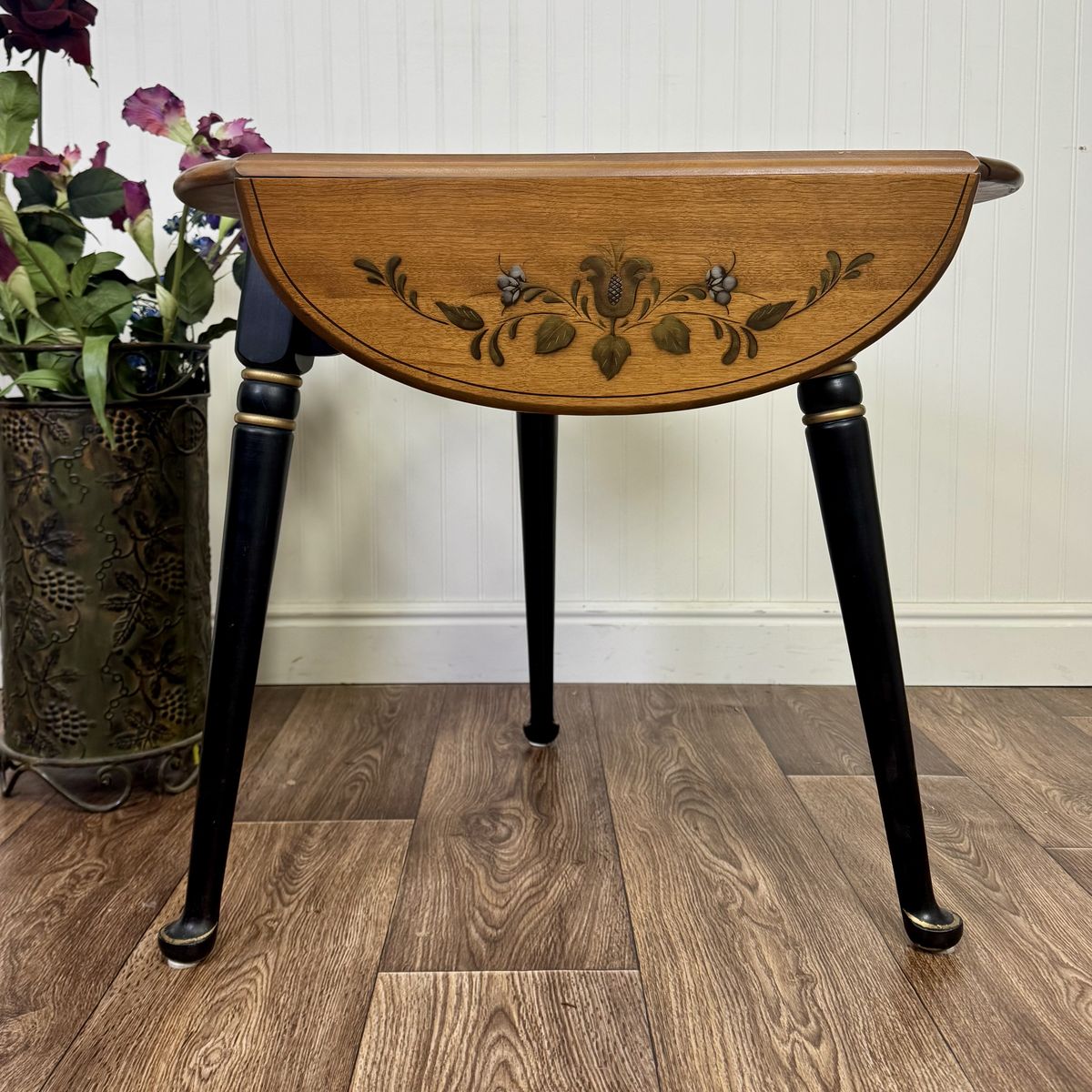 Vintage Ethan Allen Clover Drop-Leaf Accent Table