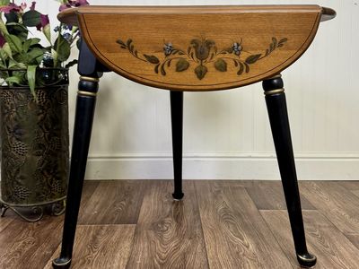 Vintage Ethan Allen Clover Drop-Leaf Accent Table