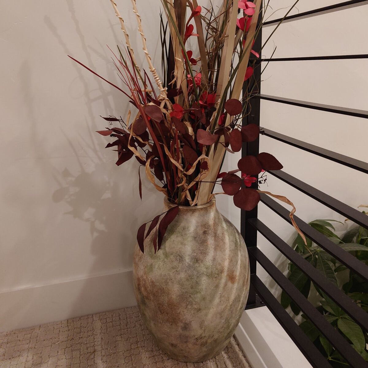 Decorative Vase w/plastic plants