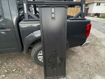 Nissan Frontier 5’ bed tri fold hard cover