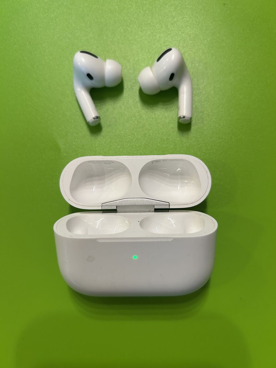 AirPods Pro 1st Gen (working - Poss Parts)