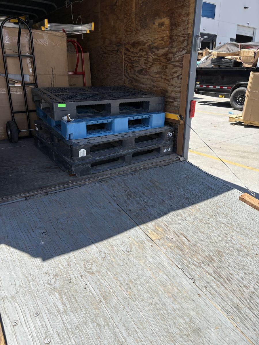 Used Plastic Pallets - Mixed Colors (Black, Blue) - Durable Shipping & Storage Platforms