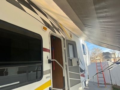 TOY HAULER CAMPER FIFTH WHEEL