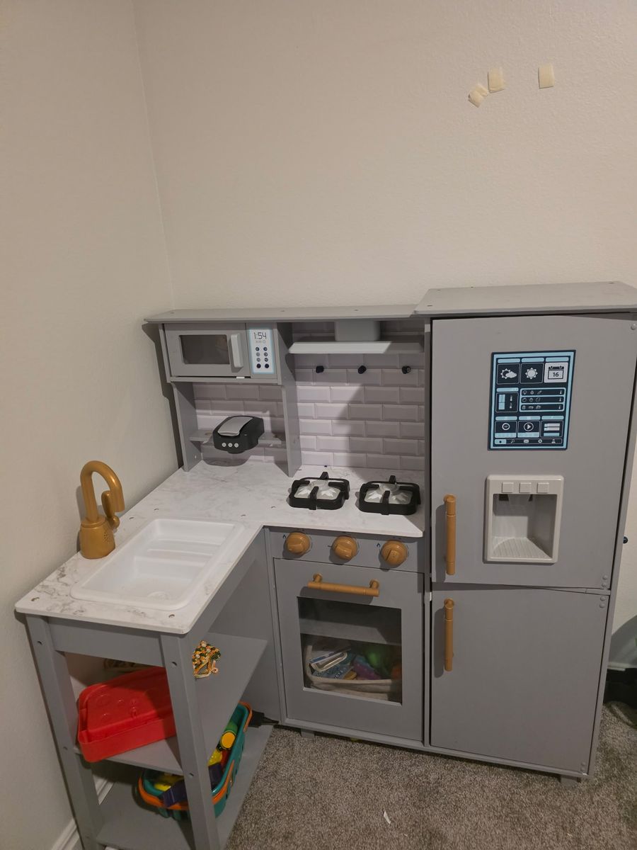 Kids kitchen play