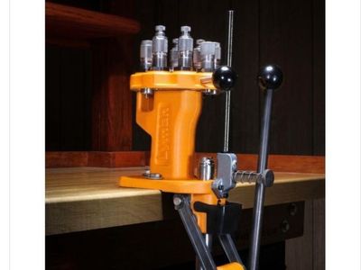 Reloading press