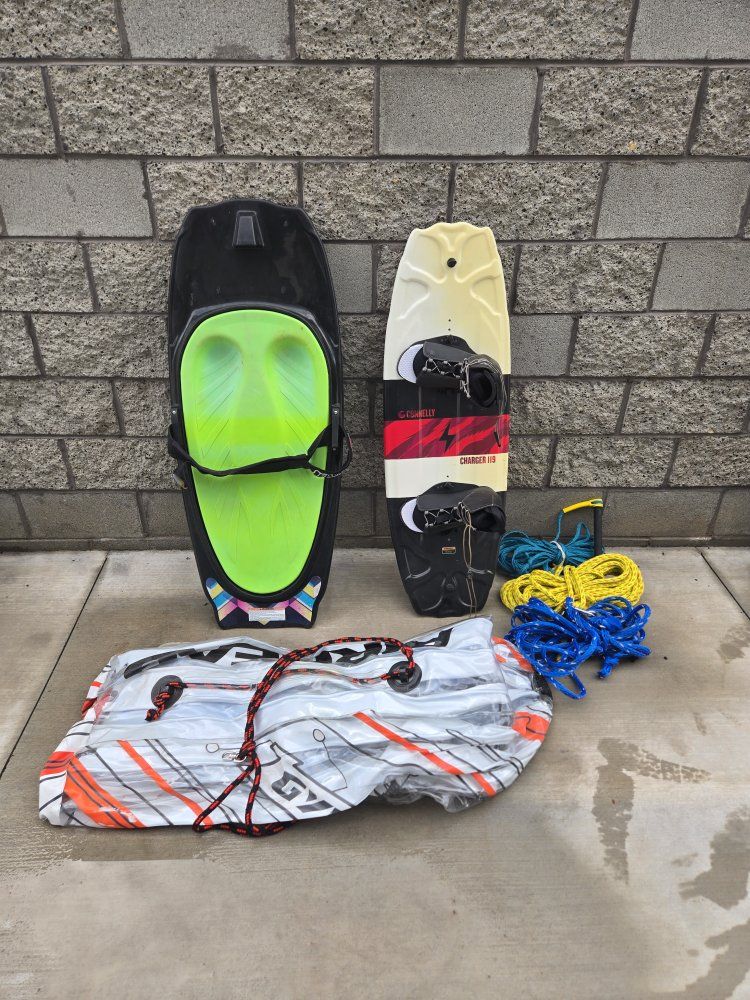 Connelly Charger 119 Youth Wakeboard, Kneeboard, Airhead Inflatable Towable & Ropes Bundle. 