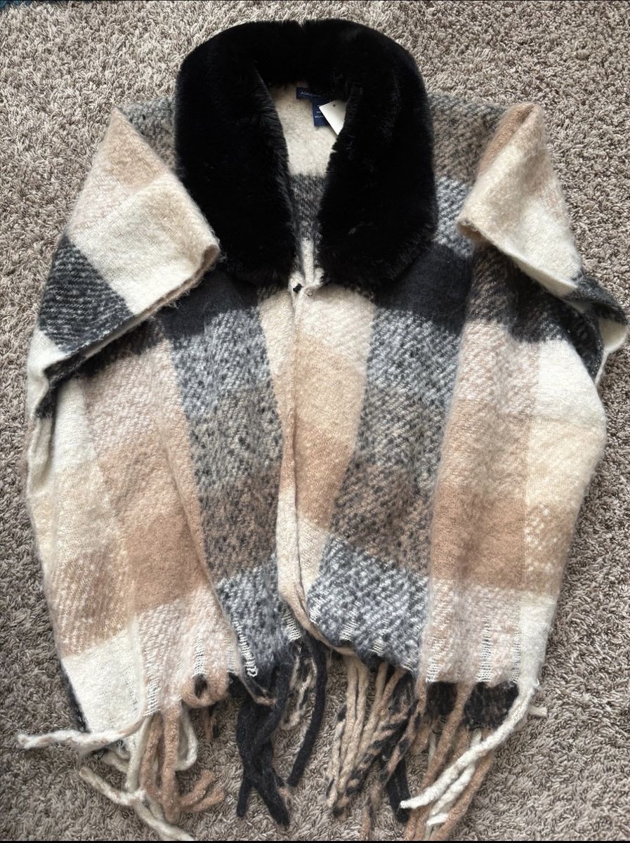 Adrienne Vittadini black faux fur collar scarf sha