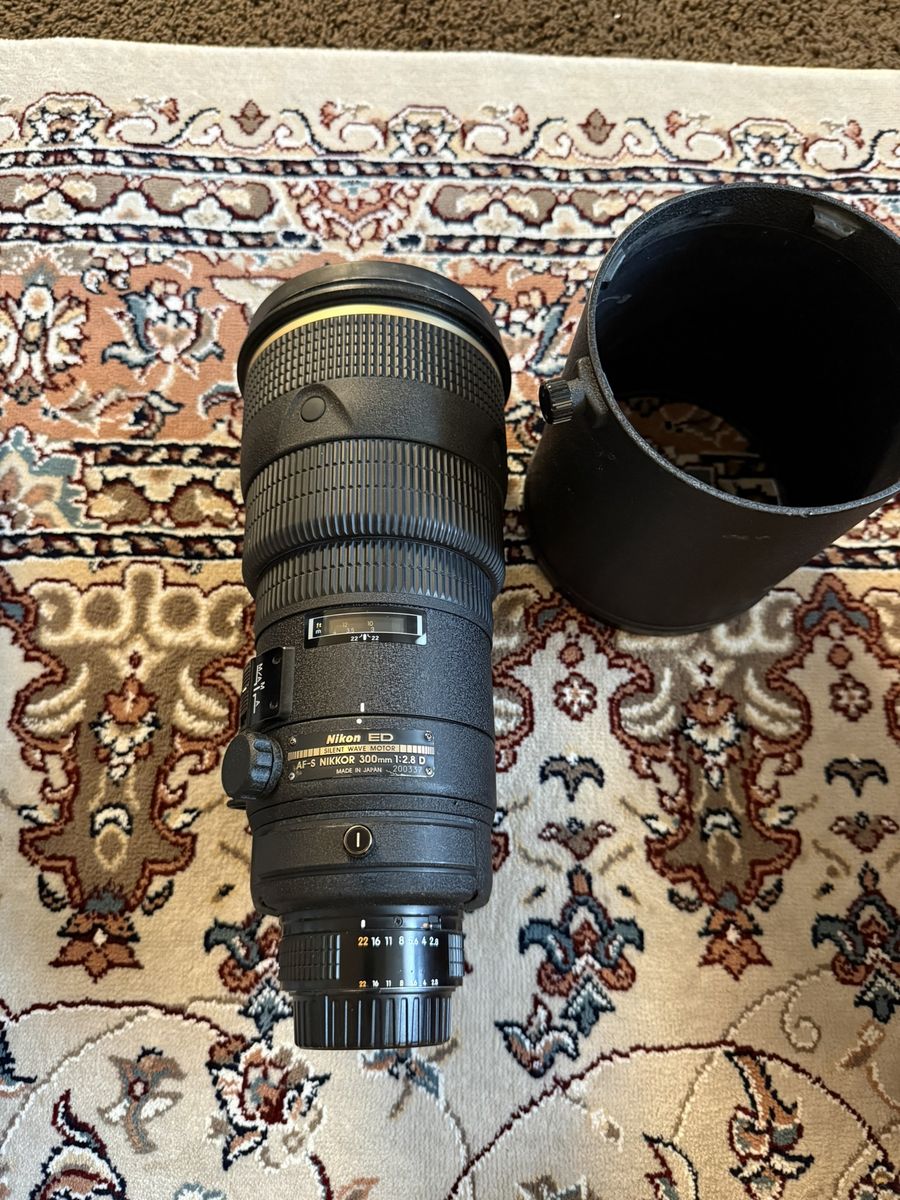 Nikon ED AF-S Nikkor 300mm f/2.8D With Case