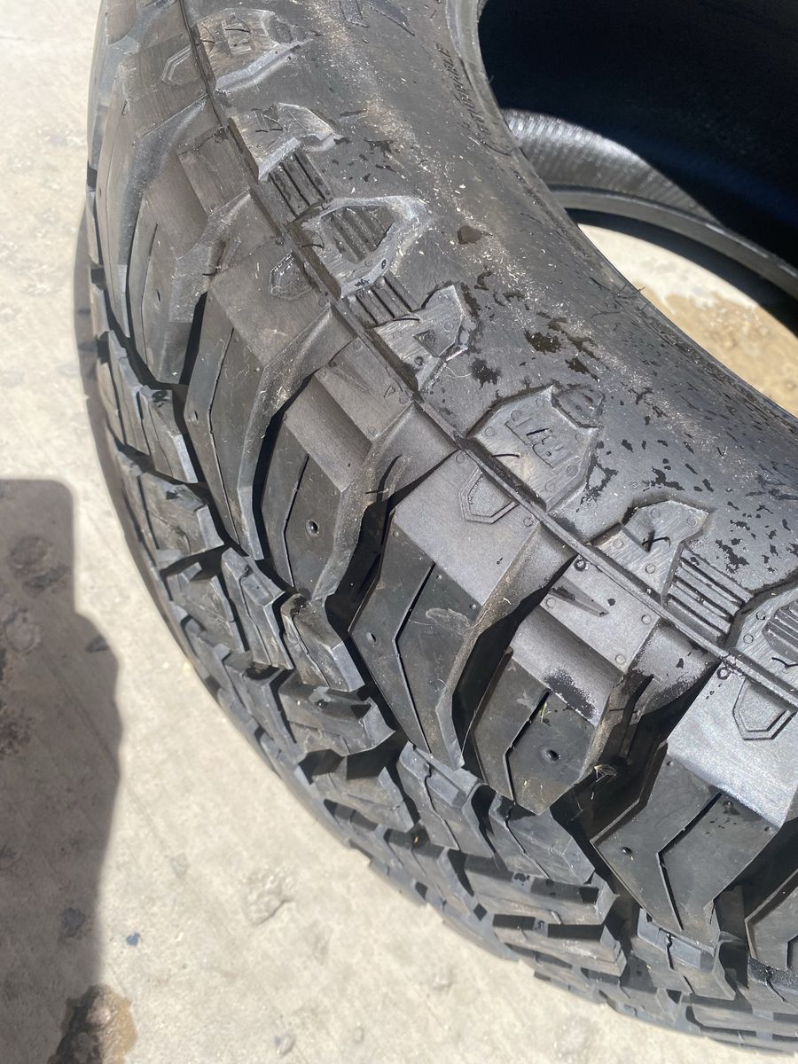 Sailun Terramax  R/T “rough terrain”  35x12.50R20 Truck/SUV Tire - Practically NEW Great Tread 500 miles on it.