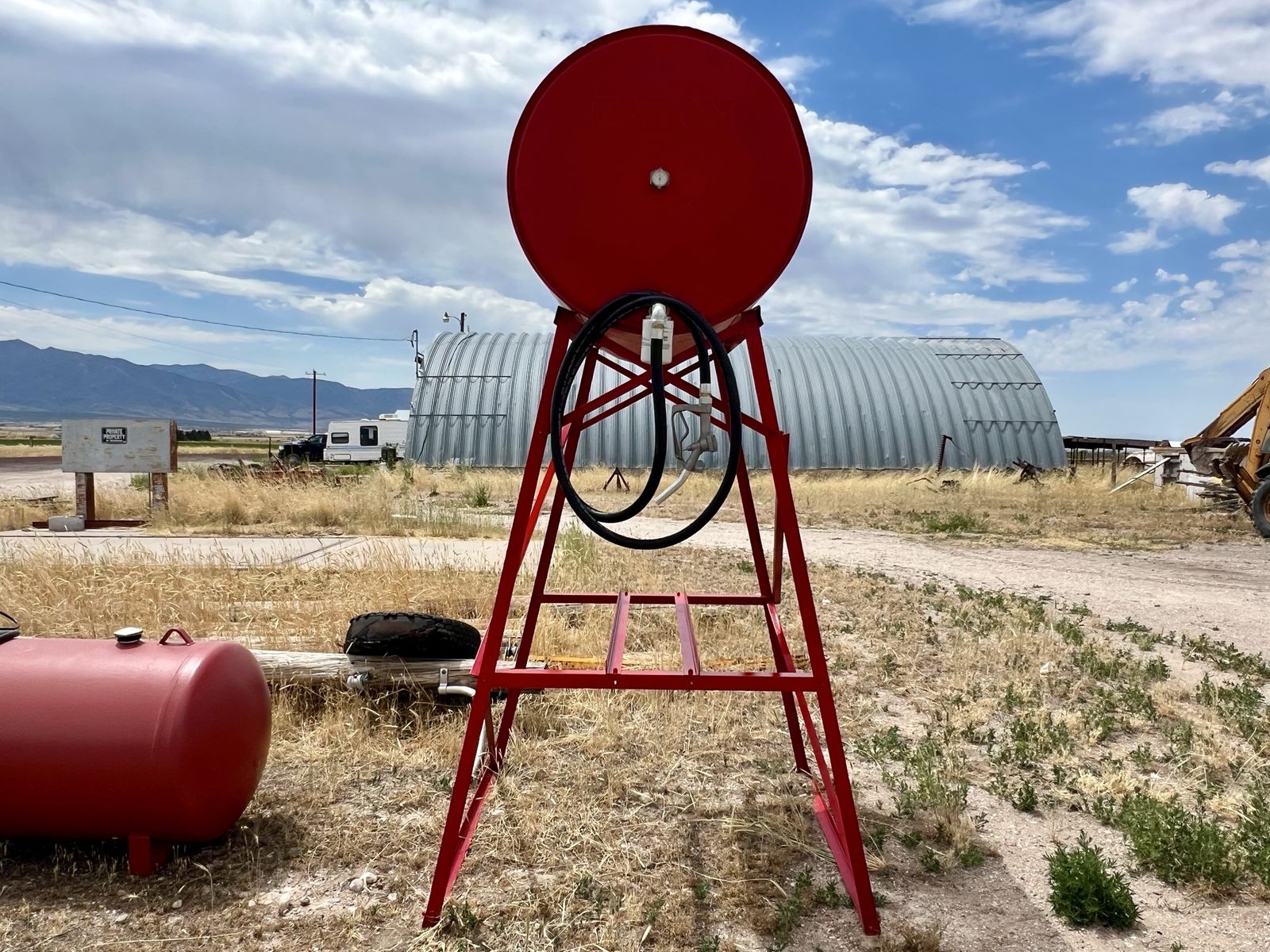 300 Gallon Fuel Tank & Stand 