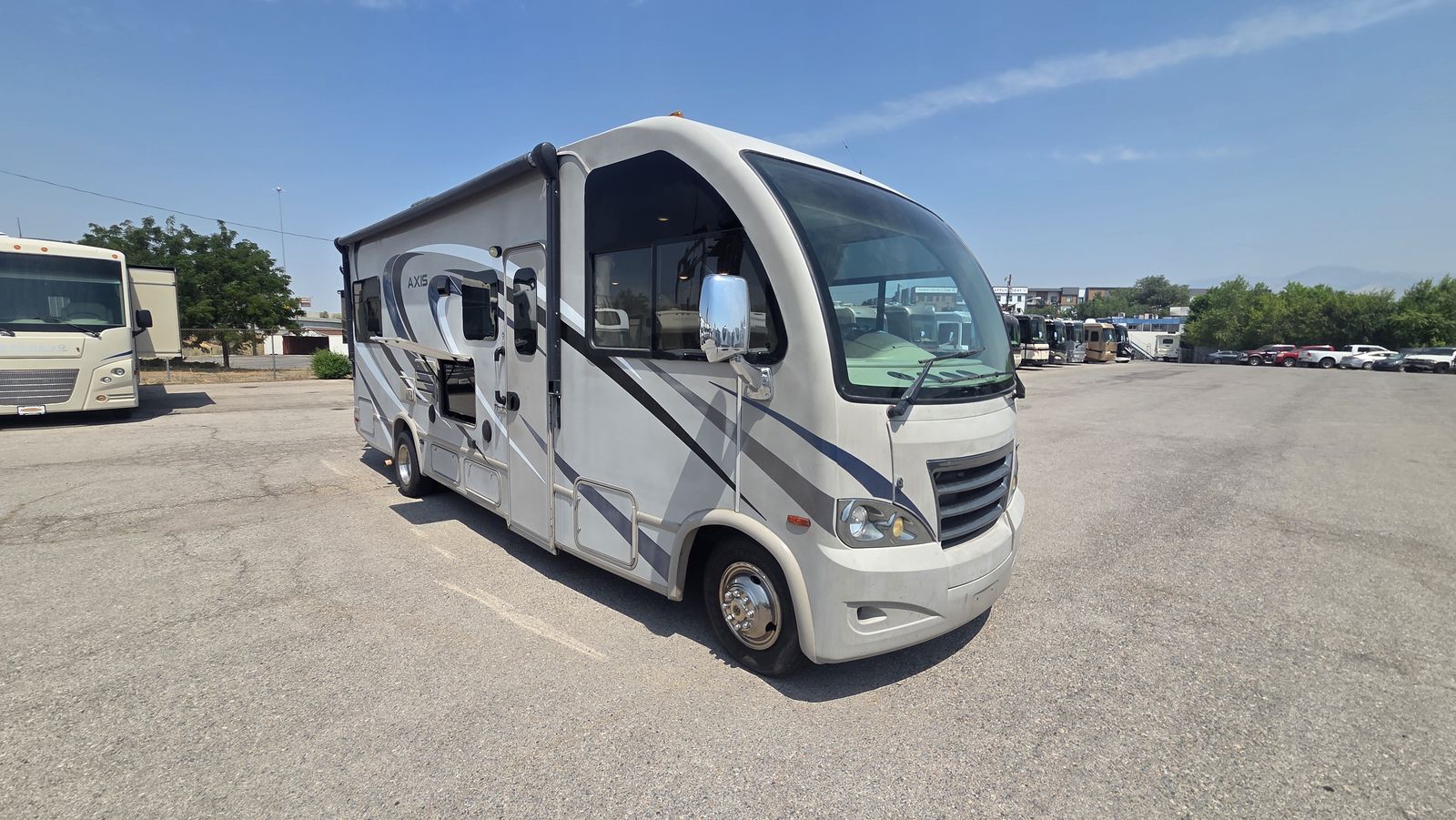 2016 Thor Motor Coach Axis 25.2 low miles and short
