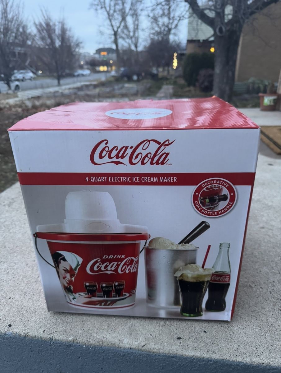 Brand new  Coca-Cola 4 Quart electric cream maker