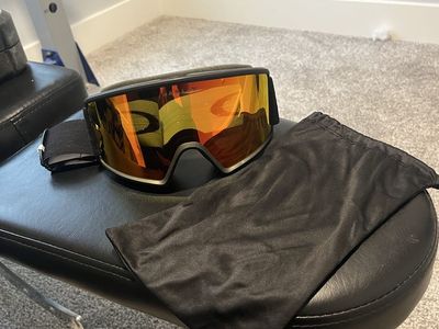 Oakley Ski Goggles with Prizm Lens and Adjustable Strap - Excellent Condition