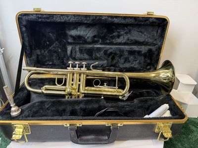 Slightly Damaged BACH TR300H2 Bb Student Trumpet With Case
