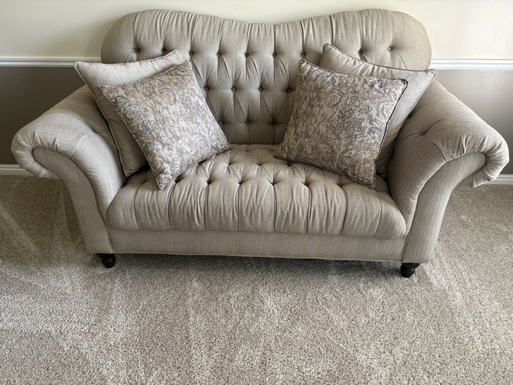 Tufted Biege Loveseat