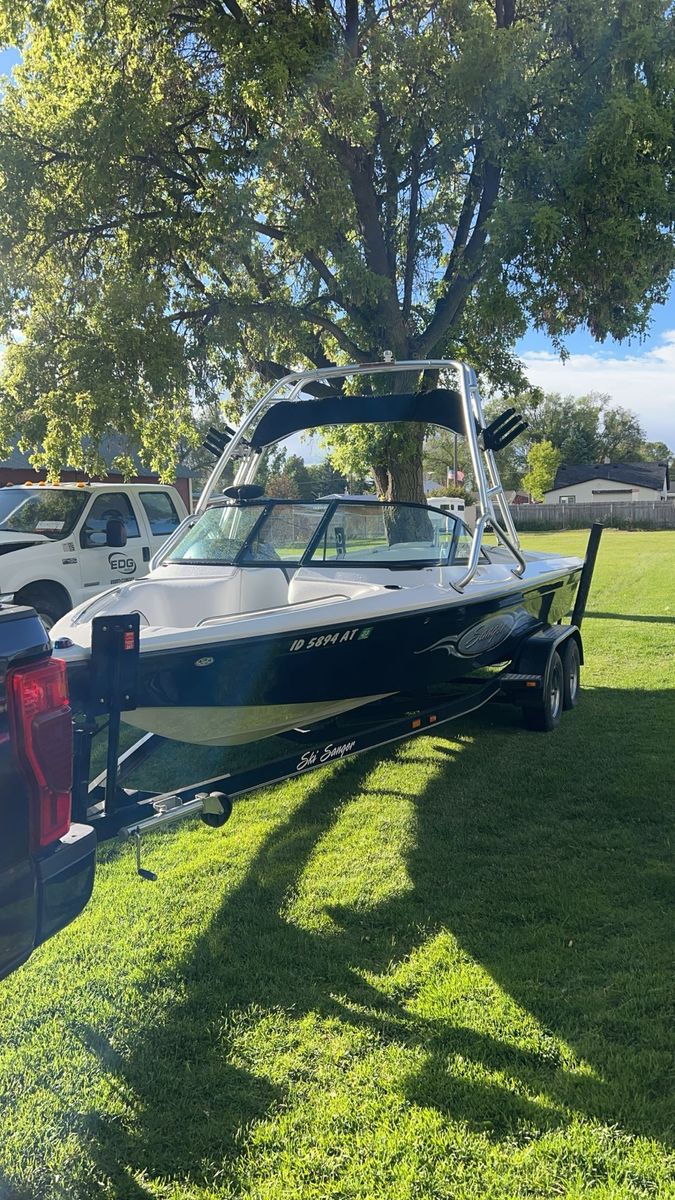 Sanger Ski & Wakeboard Boat with Wake Tower, Board Racks, Bimini & Matching Trailer. Black scorpion edition 