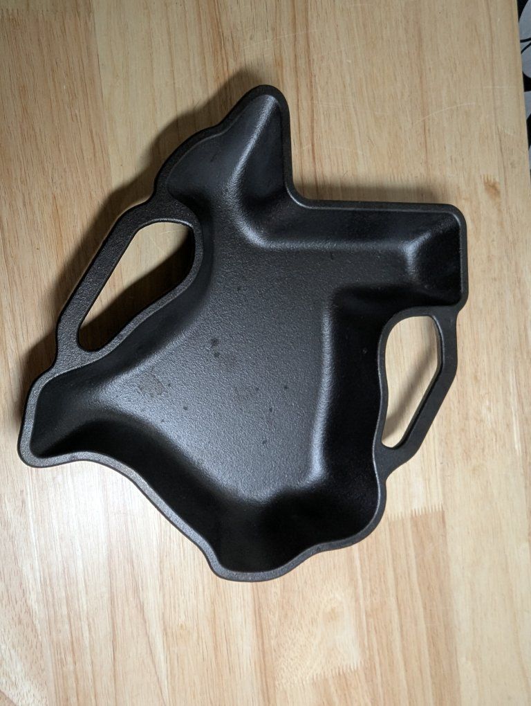 cast iron Texas shaped pan