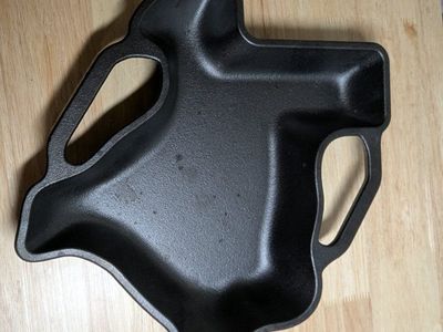 cast iron Texas shaped pan