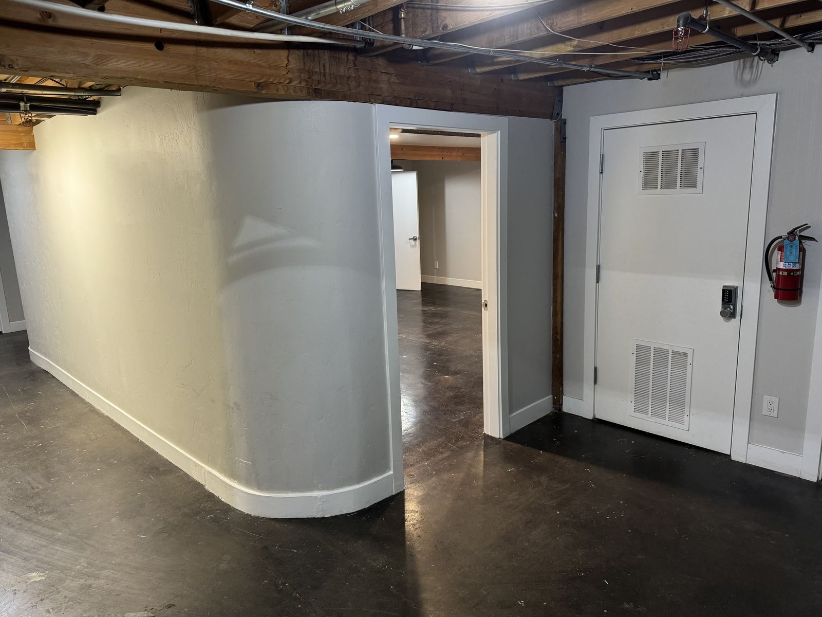 Main image 5
