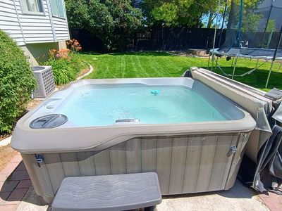 Aquaterra 4 Person Jetted Hot Tub