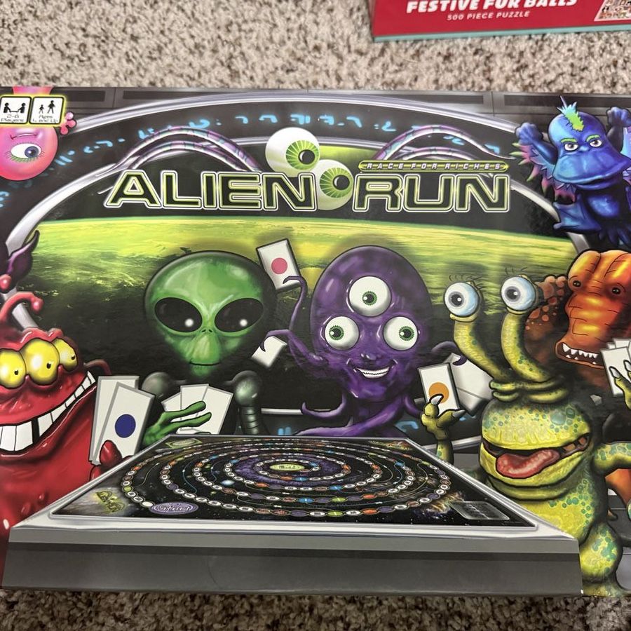 Alien Run Board Game - Complete Sci-Fi Strategy for 2-6 Players