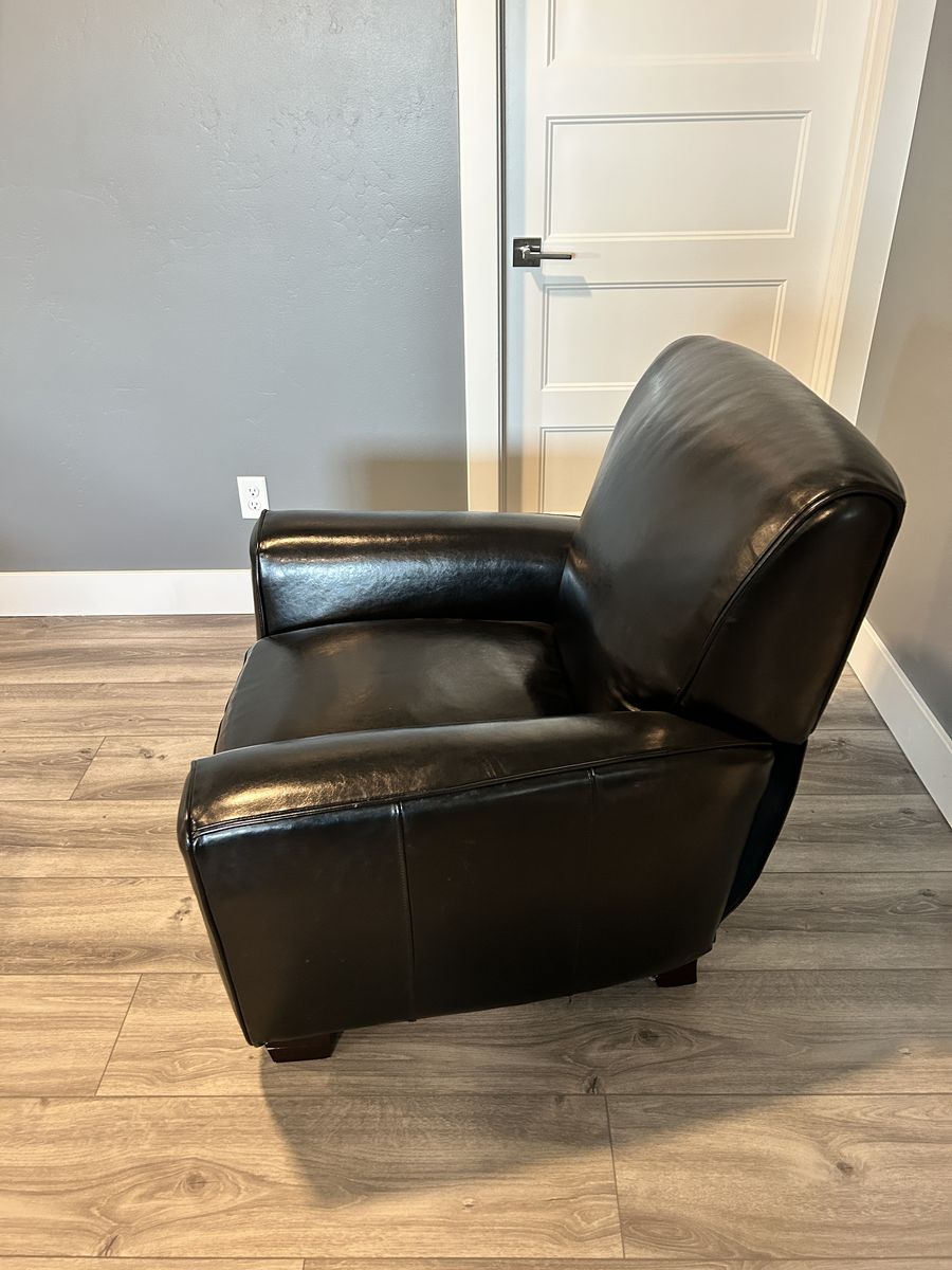 Black Leather Recliner Armchair - Comfortable & Stylish Living Room Furniture