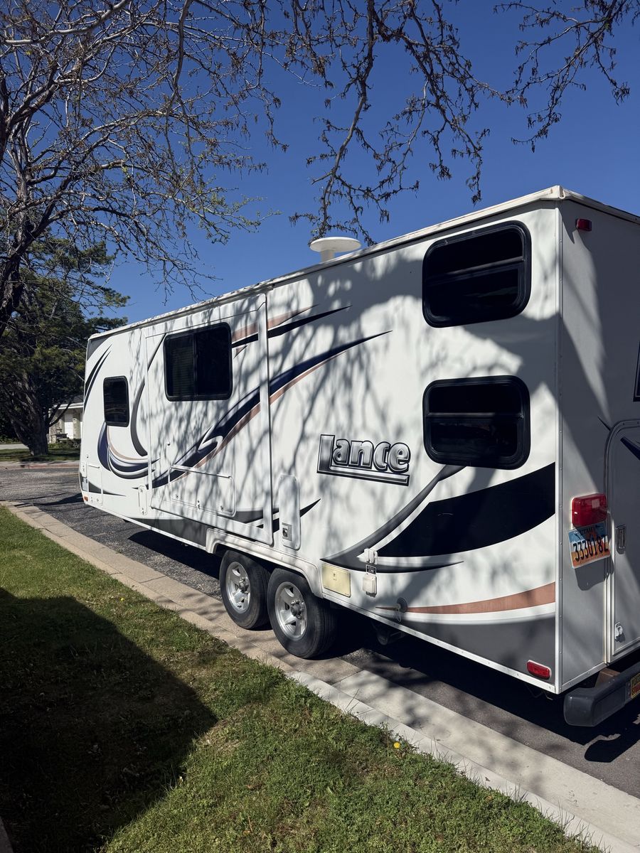 2011 Lance Travel Trailer 2185 Bunks Mint!