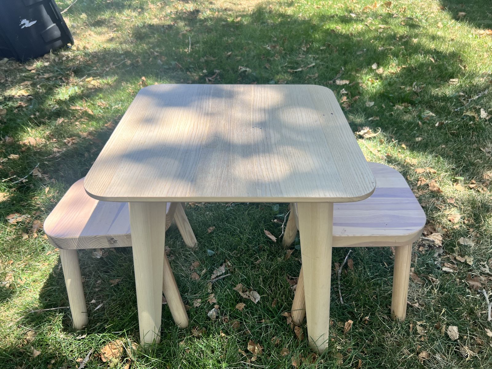 Solid wood toddler table and stools - Montessori