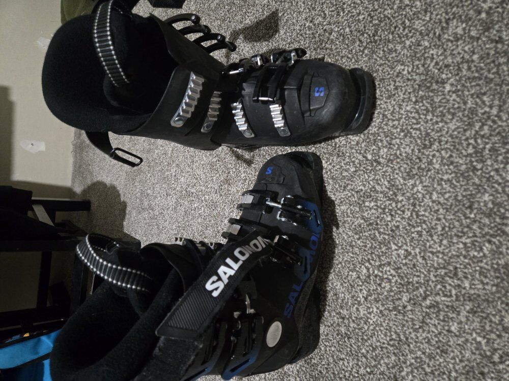 Youth ski boots size 22-22.5