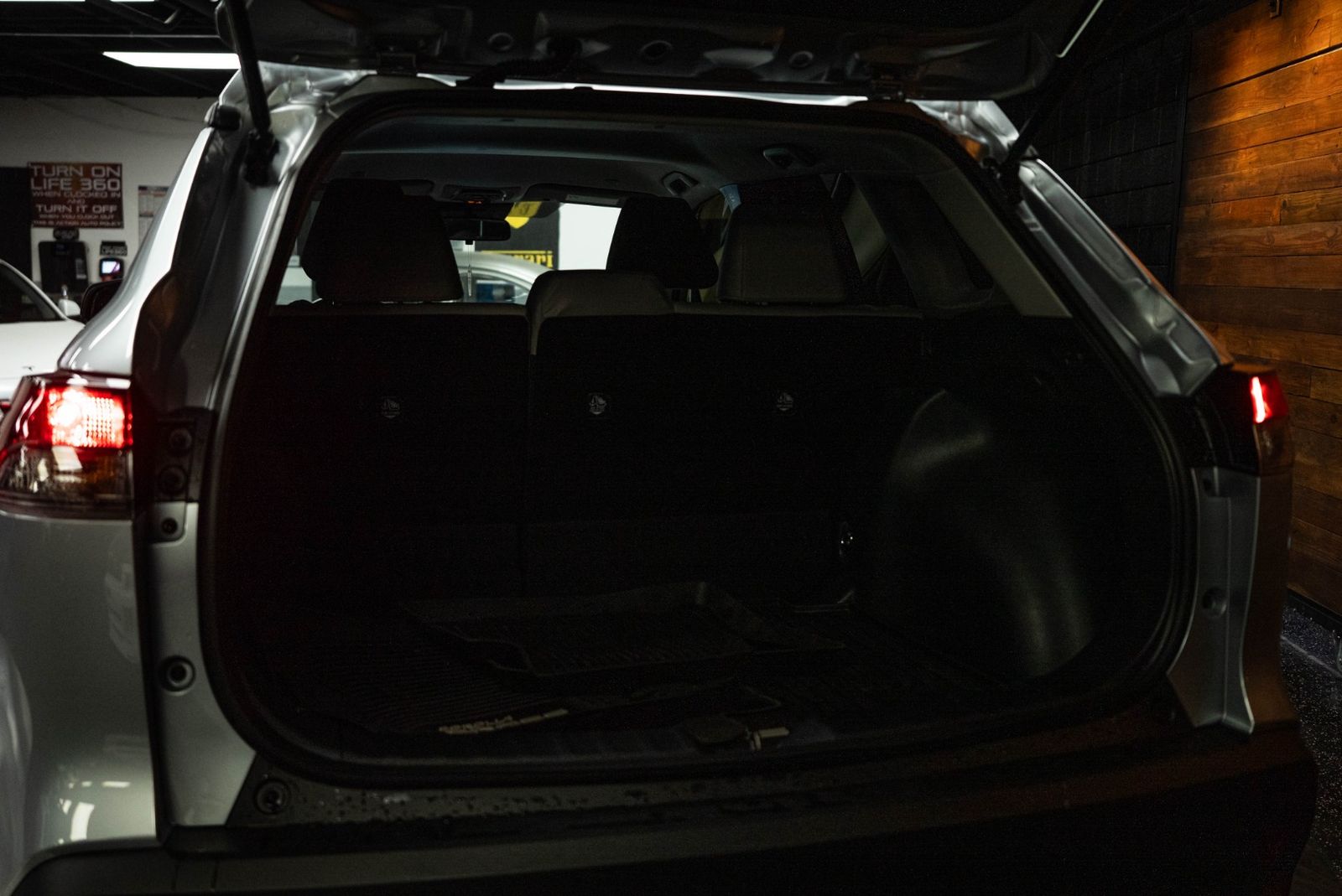 Main image 7