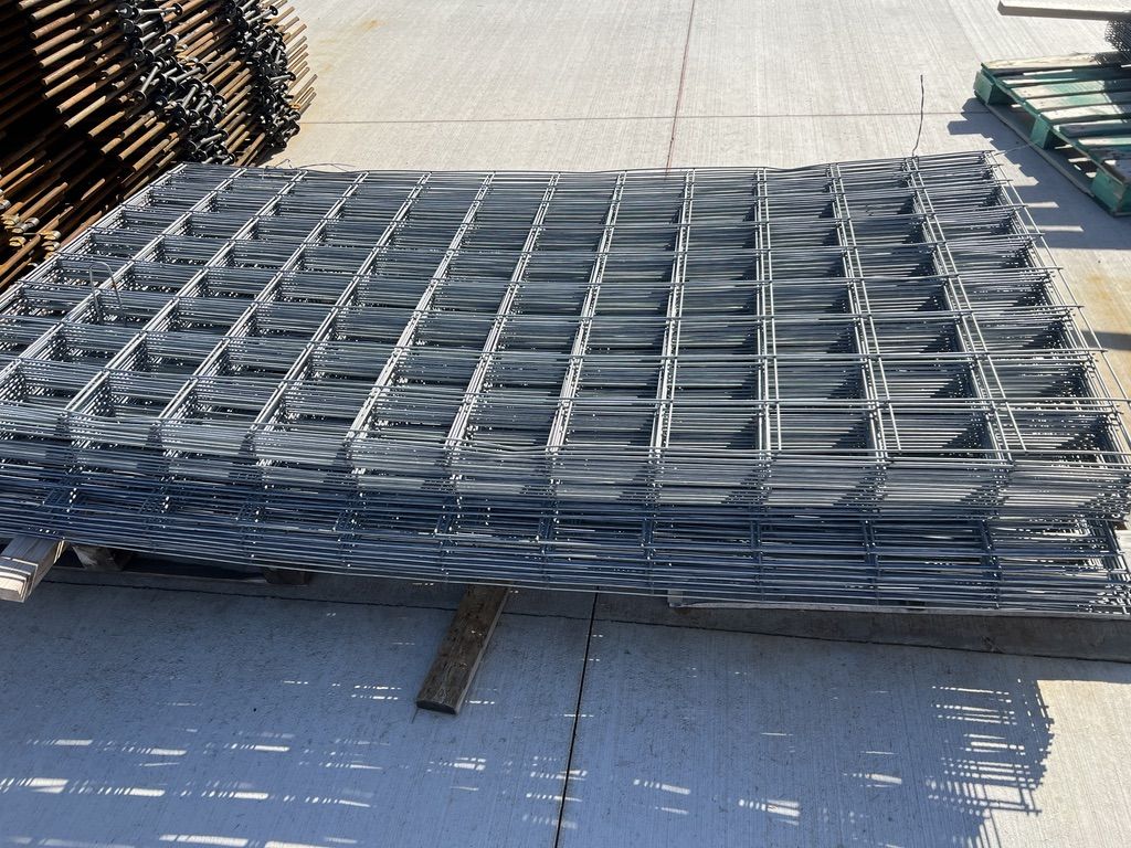 *CLEARANCE* HEAVY-DUTY WIRE PANELS